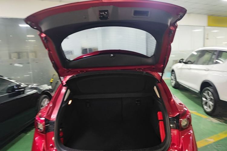Used Mazda 3 Axela 2017 Hatchback 2.0L Automatic Luxury Model Emission Standard China V Trunk