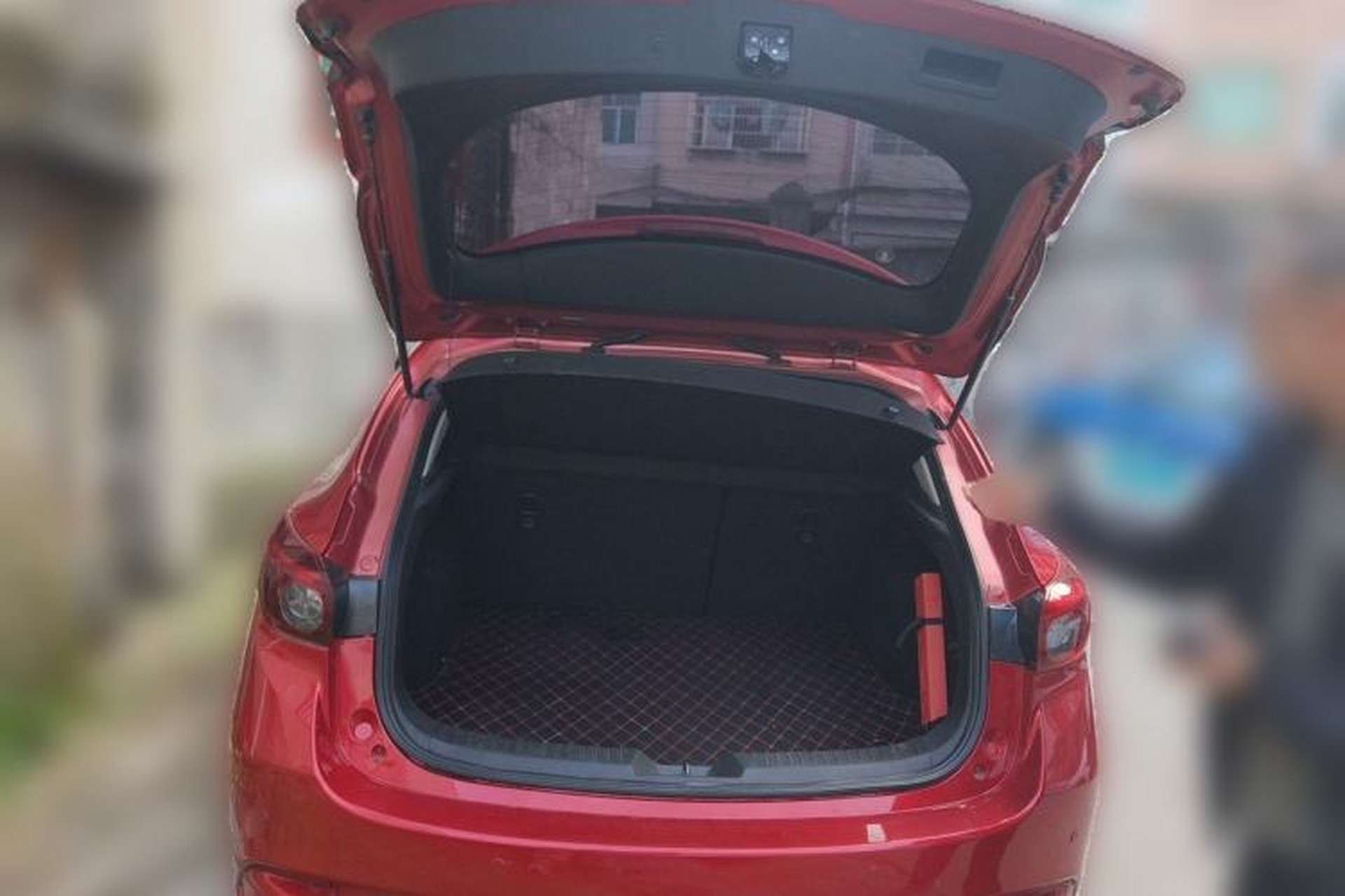 Used Mazda 3 Axela 2017 Hatchback 2.0L Automatic Sport Model China V Emission Standard Trunk