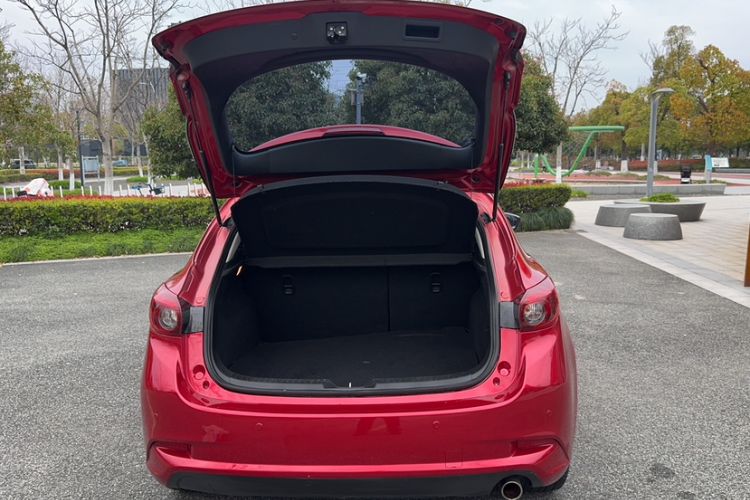 Used Mazda 3 Axela 2017 Hatchback 1.5L Automatic Luxury Model Emission Standard China V Trunk