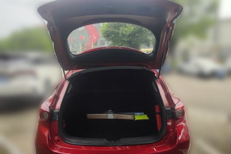 Used Mazda 3 Axela 2017 Hatchback 1.5L Automatic Comfort Model China VI Standard Trunk