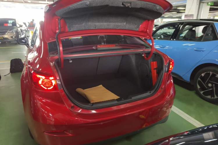 Used Mazda 3 Axela 2017 Sedan 1.5L Automatic Luxury Model Emission Standard China V Trunk