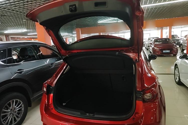 Used Mazda 3 Axela 2017 Hatchback 2.0L Automatic Sport Model China V Emission Standard Trunk