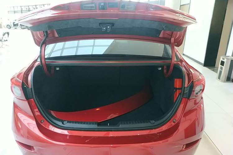 Used Mazda 3 Axela 2017 Sedan 1.5L Automatic Luxury Model Emission Standard China V Trunk