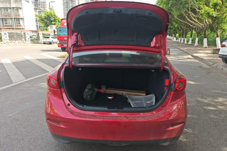 Used Mazda 3 Axela 2017 Sedan 1.5L Automatic Luxury Model Emission Standard China V Trunk