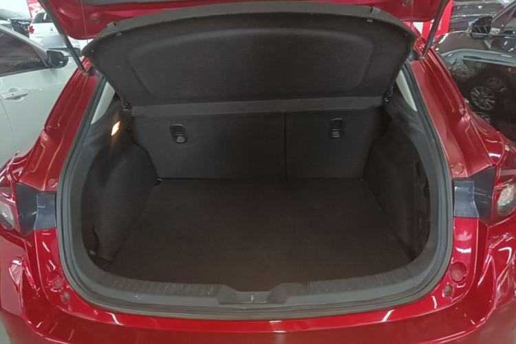 Used Mazda 3 Axela 2017 Hatchback 1.5L Automatic Comfort Model Emission Standard China V Trunk