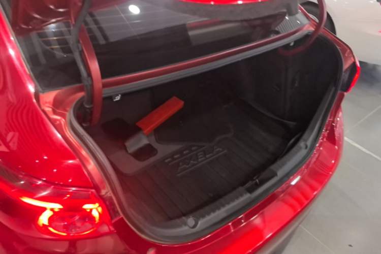 Used Mazda 3 Axela 2017 Sedan 1.5L Automatic Luxury Model Emission Standard China V Trunk