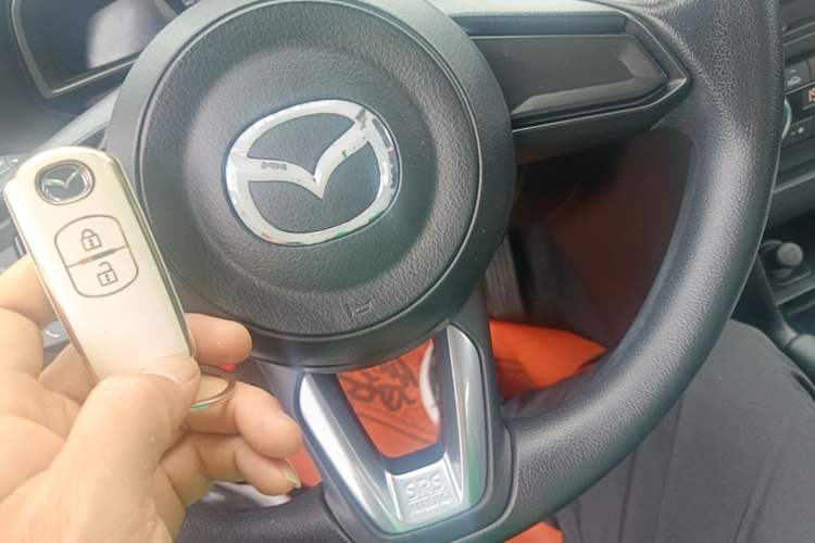 Used Mazda 3 Axela 2017 Hatchback 1.5L Automatic Luxury Model Emission Standard China V Vehicle Key