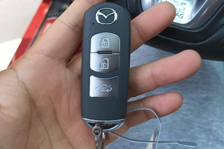Used Mazda 3 Axela 2017 Sedan 1.5L Automatic Luxury Model Emission Standard China V Vehicle Key