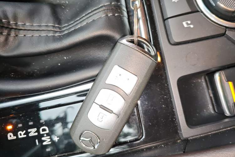 Used Mazda 3 Axela 2017 Sedan 2.0L Automatic Flagship Model China V Standard Vehicle Key