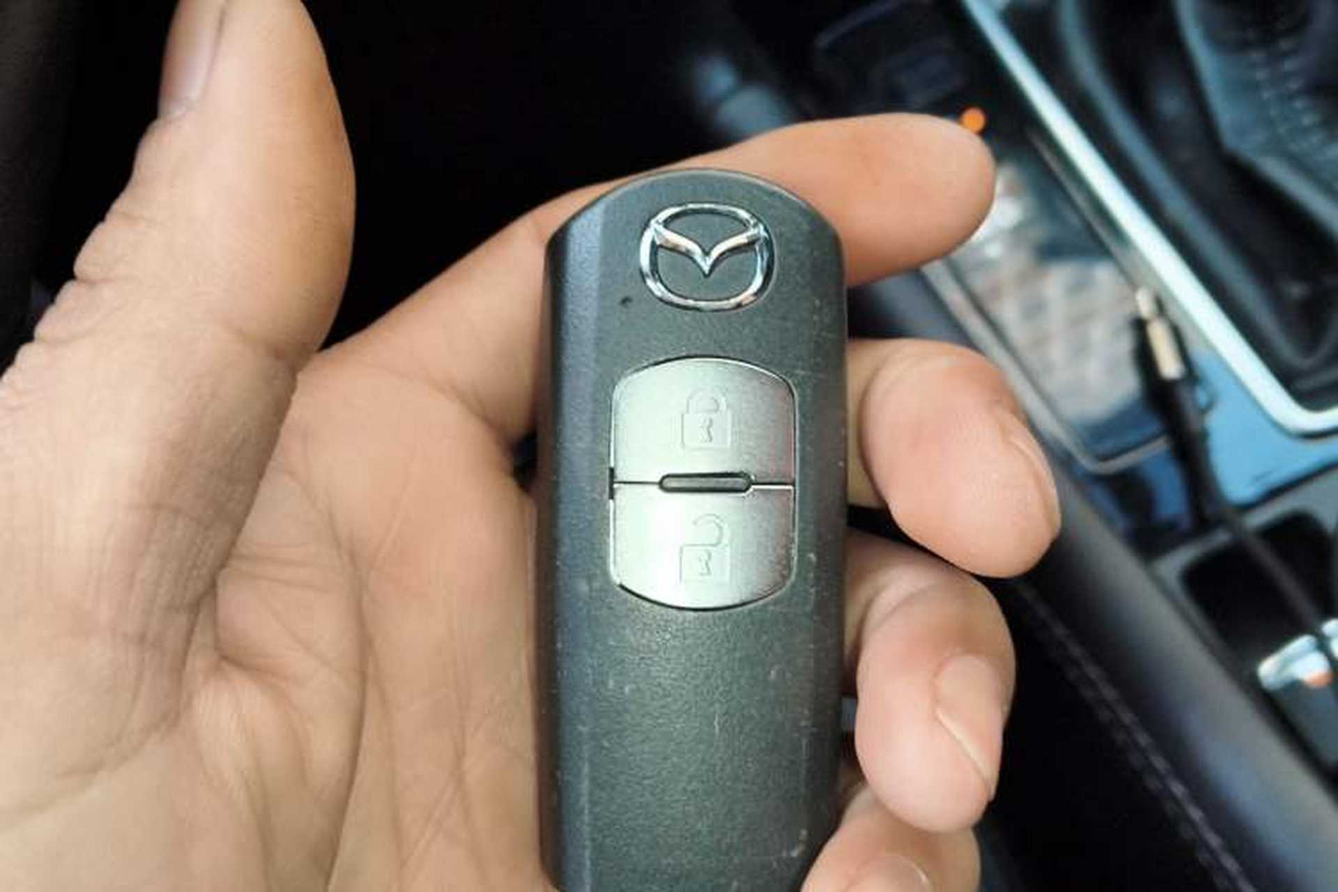 Used Mazda 3 Axela 2017 Hatchback 2.0L Automatic Sport Model China V Emission Standard Vehicle Key