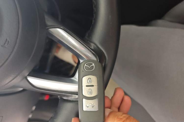 Used Mazda 3 Axela 2017 Sedan 1.5L Automatic Comfort Model Emission Standard China V Vehicle Key