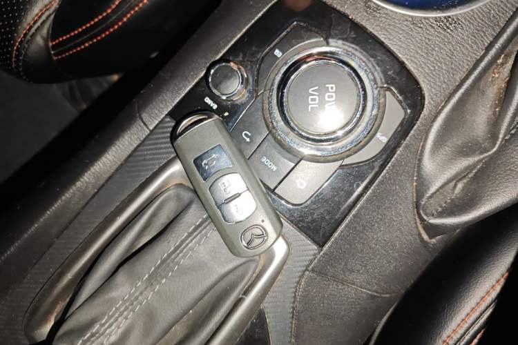 Used Mazda 3 Axela 2017 Sedan 1.5L Automatic Comfort Model Emission Standard China V Vehicle Key