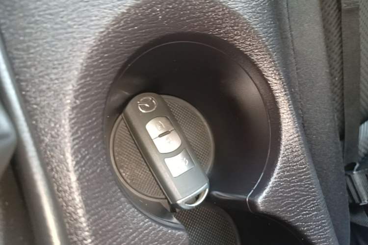 Used Mazda 3 Axela 2017 Sedan 1.5L Automatic Comfort Model Emission Standard China V Vehicle Key
