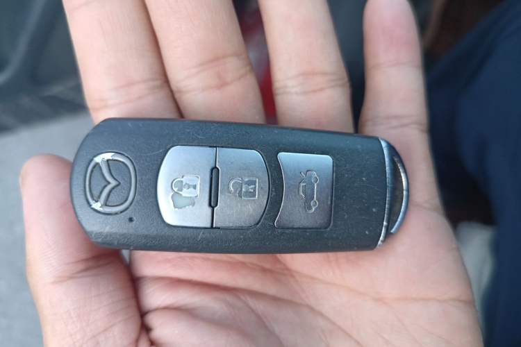 Used Mazda 3 Axela 2017 Sedan 1.5L Automatic Comfort Model China VI Standard Vehicle Key