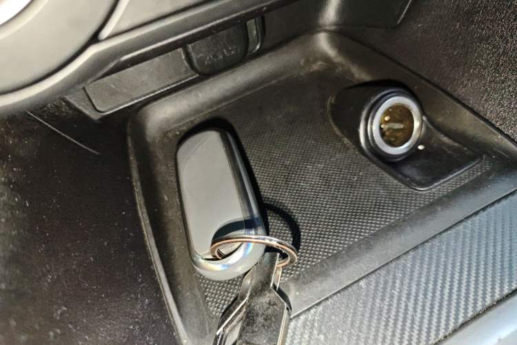 Used Mazda 3 Axela 2017 Sedan 1.5L Automatic Comfort Model Emission Standard China V Vehicle Key