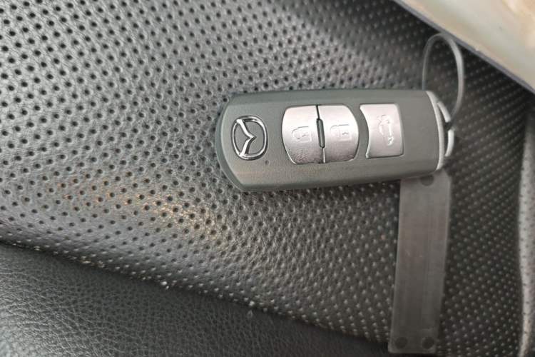 Used Mazda 3 Axela 2017 Sedan 1.5L Automatic Luxury Model Emission Standard China V Vehicle Key