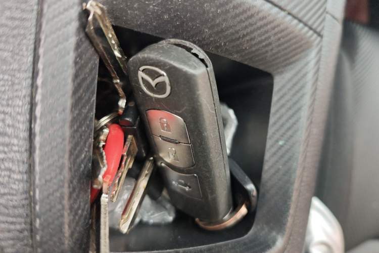 Used Mazda 3 Axela 2017 Sedan 1.5L Automatic Comfort Model Emission Standard China V Vehicle Key