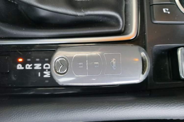 Used Mazda 3 Axela 2017 Sedan 1.5L Automatic Luxury Model Emission Standard China V Vehicle Key