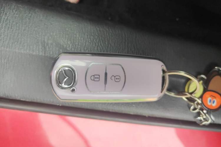 Used Mazda 3 Axela 2017 Hatchback 1.5L Automatic Comfort Model China VI Standard Vehicle Key