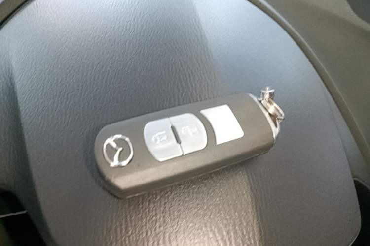 Used Mazda 3 Axela 2017 Sedan 1.5L Automatic Luxury Model Emission Standard China V Vehicle Key