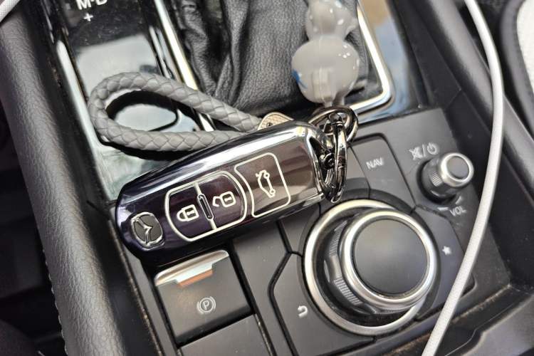 Used Mazda 3 Axela 2017 Sedan 1.5L Automatic Luxury Model Emission Standard China V Vehicle Key