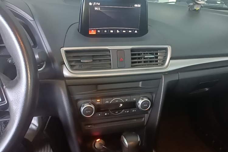 Used Mazda 3 Axela 2017 Sedan 1.5L Automatic Luxury Model Emission Standard China V Audio And AC Panel