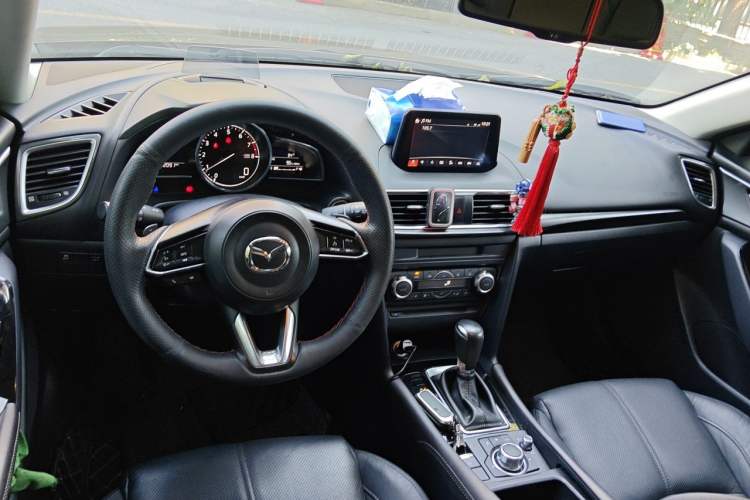 Used Mazda 3 Axela 2017 Hatchback 2.0L Automatic Sport Model China V Emission Standard Center Console