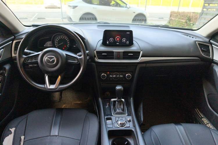 Used Mazda 3 Axela 2017 Sedan 1.5L Automatic Luxury Model China VI Standard Center Console
