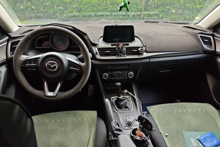 Used Mazda 3 Axela 2017 Sedan 1.5L Manual Luxury Model Emission Standard China V Center Console