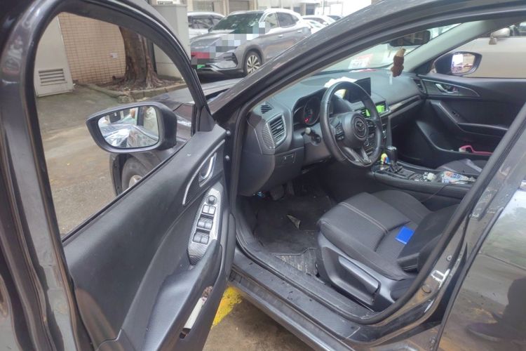 Used Mazda 3 Axela 2017 Hatchback 1.5L Automatic Luxury Model Emission Standard China V Driver Seat