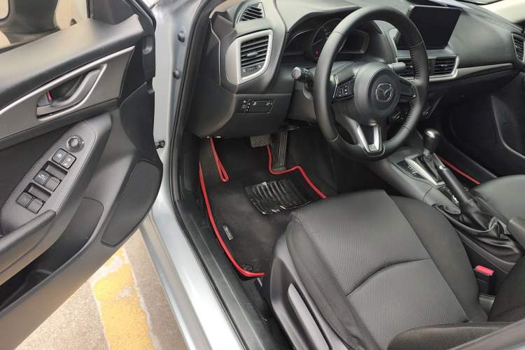 Used Mazda 3 Axela 2017 Sedan 1.5L Automatic Comfort Model Emission Standard China V Driver Seat