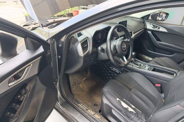 Used Mazda 3 Axela 2017 Sedan 1.5L Automatic Luxury Model China VI Standard Driver Seat