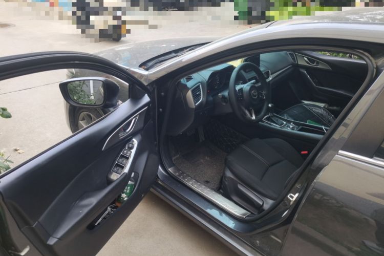 Used Mazda 3 Axela 2017 Hatchback 2.0L Automatic Luxury Model Emission Standard China V Driver Seat