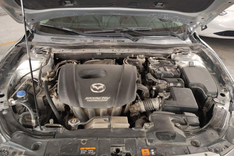 Used Mazda 3 Axela 2017 Sedan 1.5L Automatic Luxury Model China VI Standard Engine Bay