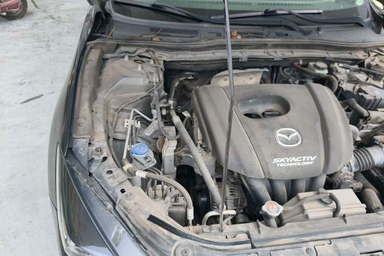 Used Mazda 3 Axela 2017 Sedan 1.5L Automatic Luxury Model China VI Standard Engine Bay Right