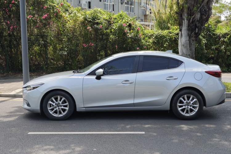 Used Mazda 3 Axela 2017 Sedan 1.5L Automatic Luxury Model China VI Standard Exterior 6
