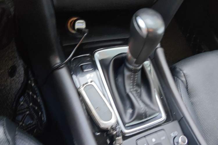 Used Mazda 3 Axela 2017 Hatchback 2.0L Automatic Sport Model China V Emission Standard Gear Lever