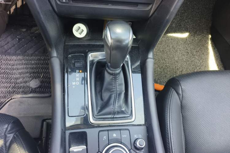 Used Mazda 3 Axela 2017 Hatchback 2.0L Automatic Sport Model China V Emission Standard Gear Lever
