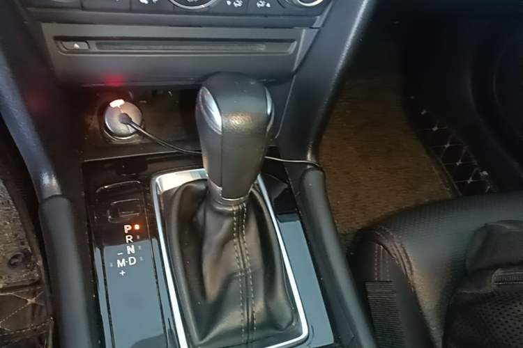 Used Mazda 3 Axela 2017 Sedan 1.5L Automatic Luxury Model Emission Standard China V Gear Lever