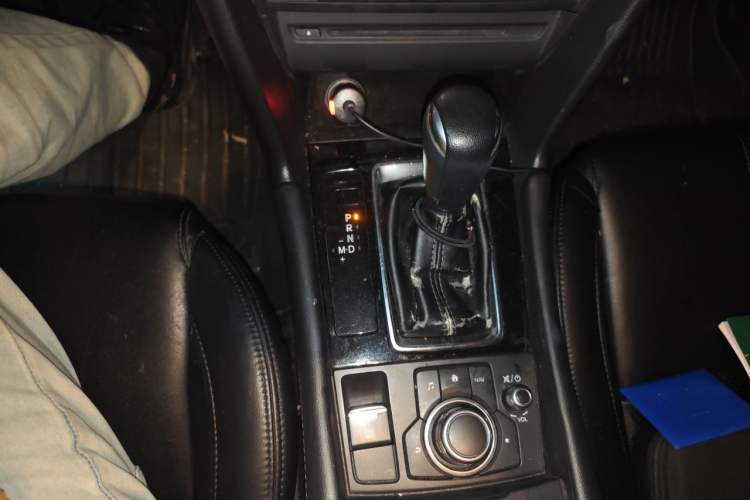 Used Mazda 3 Axela 2017 Sedan 1.5L Automatic Luxury Model Emission Standard China V Gear Lever