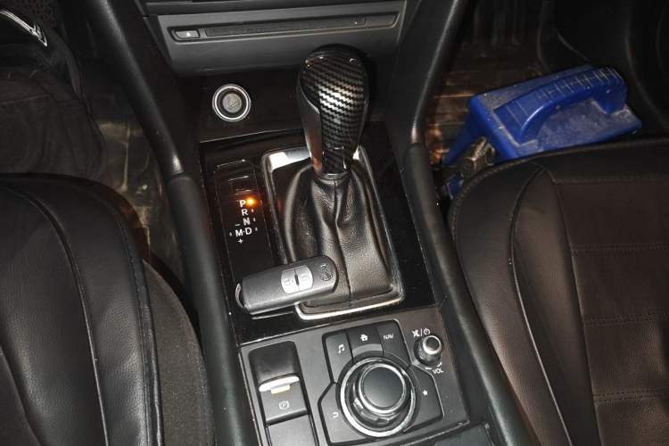 Used Mazda 3 Axela 2017 Hatchback 1.5L Automatic Luxury Model Emission Standard China V Gear Lever