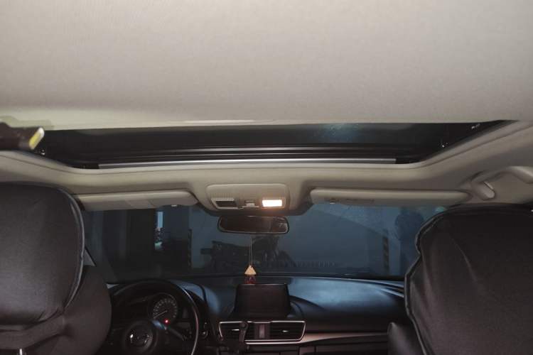 Used Mazda 3 Axela 2017 Hatchback 1.5L Automatic Luxury Model Emission Standard China V Headliner