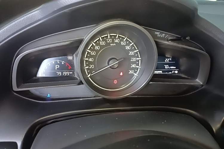 Used Mazda 3 Axela 2017 Sedan 1.5L Automatic Luxury Model Emission Standard China V Instrument Cluster