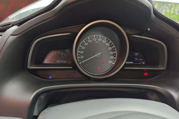 Used Mazda 3 Axela 2017 Sedan 1.5L Manual Luxury Model Emission Standard China V Instrument Cluster