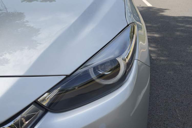 Used Mazda 3 Axela 2017 Sedan 1.5L Automatic Luxury Model China VI Standard Left Front Headlight