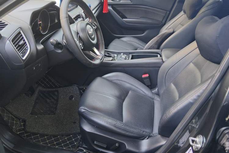 Used Mazda 3 Axela 2017 Hatchback 2.0L Automatic Sport Model China V Emission Standard Left Front Seat