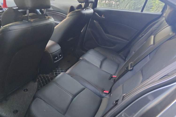 Used Mazda 3 Axela 2017 Hatchback 2.0L Automatic Sport Model China V Emission Standard Left Rear Seat