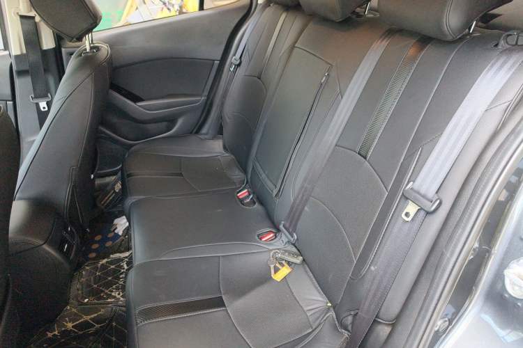Used Mazda 3 Axela 2017 Sedan 1.5L Automatic Luxury Model China VI Standard Left Rear Seat