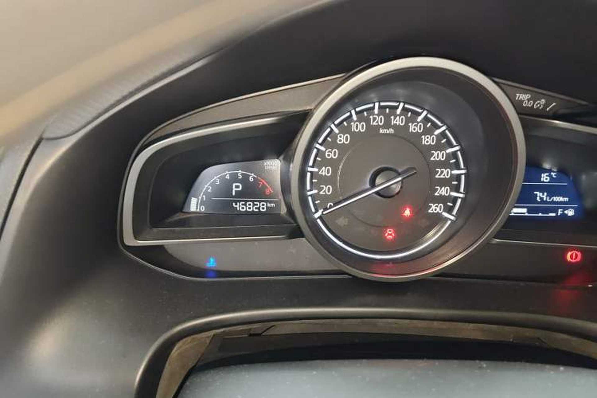 Used Mazda 3 Axela 2017 Sedan 1.5L Automatic Comfort Model Emission Standard China V Odometer Close Up