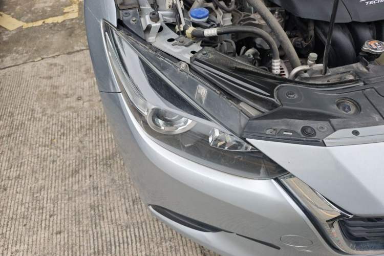 Used Mazda 3 Axela 2017 Sedan 1.5L Automatic Comfort Model Emission Standard China V Right Front Headlight